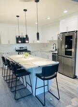 9 Meadow Ln in Clifton, NJ - Building Photo - Building Photo