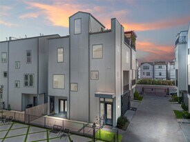 8409 Hempstead Rd in Houston, TX - Building Photo