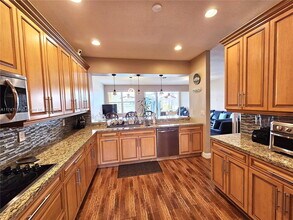 1872 SW 53rd Ave in Plantation, FL - Foto de edificio - Building Photo