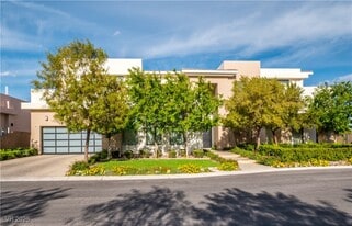 7438 Yonie Ct in Las Vegas, NV - Building Photo