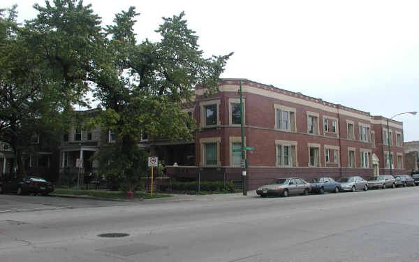 2756 N Troy St in Chicago, IL - Foto de edificio