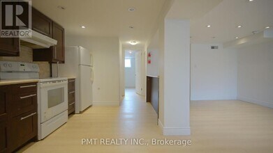 7 Harvard Ave in Toronto, ON - Building Photo - Building Photo