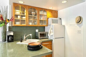 235 Sunrise Ave in Palm Beach, FL - Foto de edificio - Building Photo