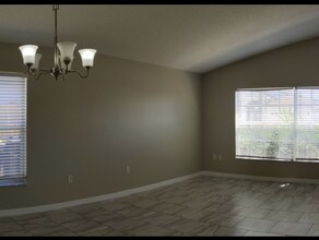 246 Queen Mary Dr in Davenport, FL - Building Photo - Building Photo