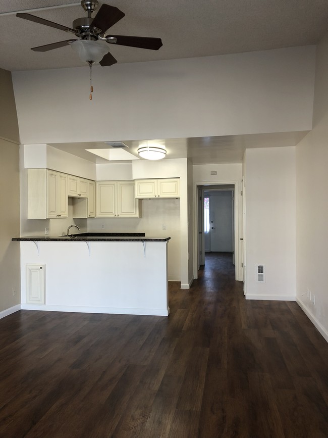 Village Green Apartments in Redlands, CA - Building Photo - Building Photo