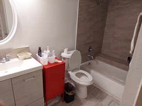 2824 S Bartell Dr in Houston, TX - Building Photo - Building Photo