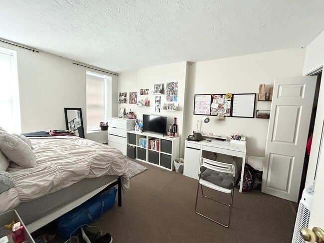 75 Hammond St, Unit 3