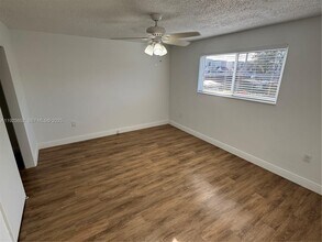 6705 SW 44th St in Miami, FL - Building Photo - Building Photo