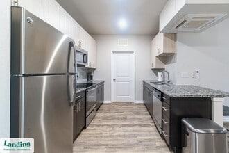 655 W Mallard Creek Church Rd in Charlotte, NC - Foto de edificio - Building Photo