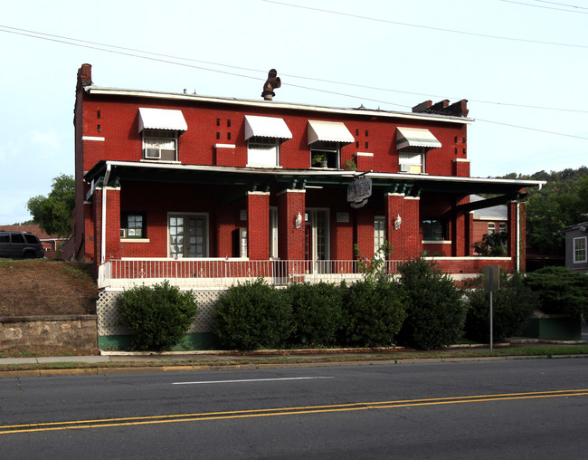 1028 Central Ave in Hot Springs, AR - Foto de edificio - Building Photo