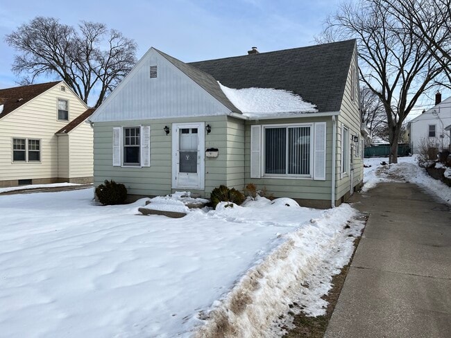 615 Washington Ave in Holland, MI - Foto de edificio - Building Photo