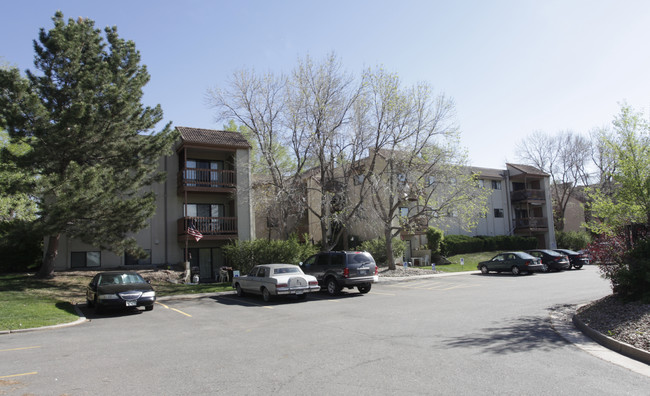 Hilltop Apartments in Wheat Ridge, CO - Foto de edificio - Building Photo