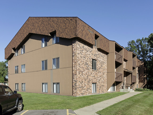 Oak Gardens in St. Cloud, MN - Building Photo - Building Photo