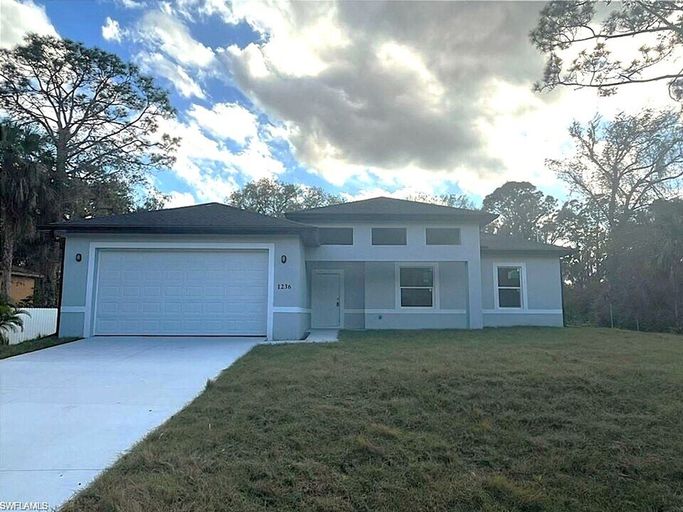 1236 Ramsay St E in Lehigh Acres, FL - Building Photo