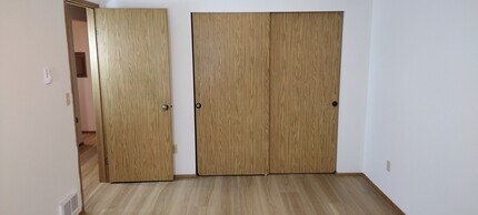 423 Healy Ave S, Unit 2 in North Bend, WA - Foto de edificio - Building Photo