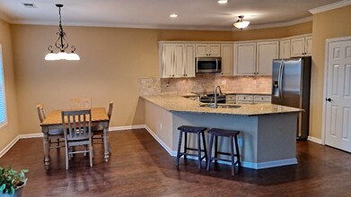 2748 Sullivans Trce in Lexington, KY - Building Photo - Building Photo