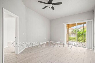 12505 McGregor Blvd in Ft. Myers, FL - Foto de edificio - Building Photo