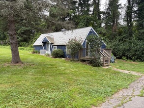 1167 Bullet Hill Rd in Southbury, CT - Building Photo - Building Photo