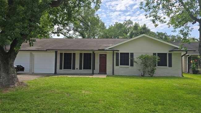1125 Robert St in Pearland, TX - Building Photo - Building Photo