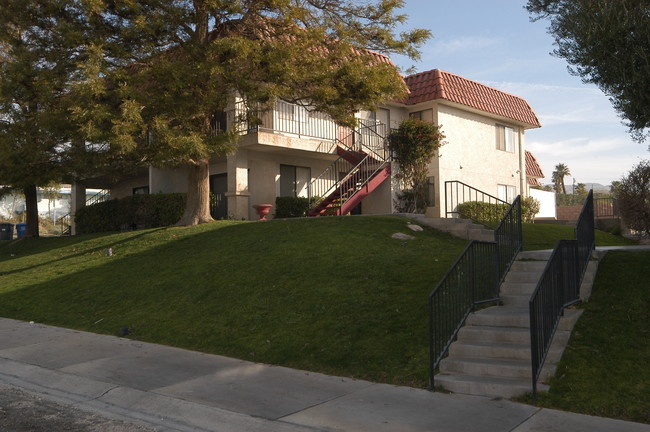 Hacienda Heights in Desert Hot Springs, CA - Building Photo - Building Photo