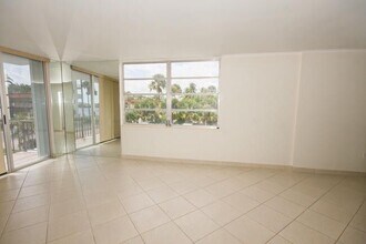 301 Croton Ave, Unit 201 in Lantana, FL - Building Photo - Building Photo