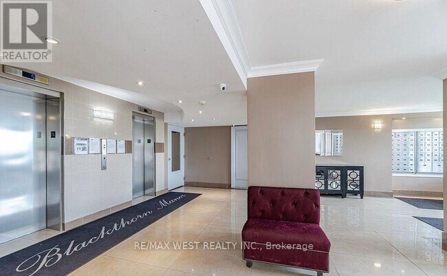 541 Blackthorn Ave in Toronto, ON - Building Photo - Building Photo