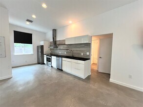 2103 E 14th St in Austin, TX - Building Photo - Building Photo