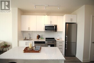 509 Dundas St W in Oakville, ON - Building Photo - Building Photo