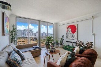 401 69th St, Unit 812 in Miami, FL - Foto de edificio - Building Photo
