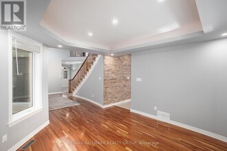 225 Bradwell Way in Ottawa, ON - Building Photo - Building Photo