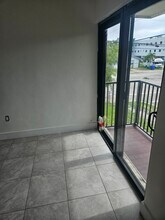170 NW 59th St, Unit 3 in Miami, FL - Foto de edificio - Building Photo
