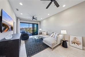 15130 Palmer Lake Cir-Unit -204 in Naples, FL - Foto de edificio - Building Photo