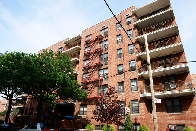 Franklin Avenue Corp Apartments in Flushing, NY - Building Photo - Building Photo