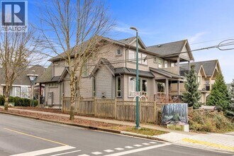 1424 Duchess St in Coquitlam, BC - Building Photo - Building Photo