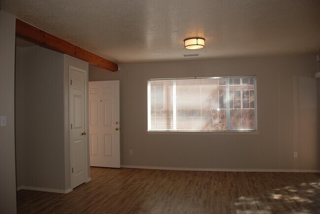 643 Reeves Pl SW in Los Lunas, NM - Building Photo - Building Photo