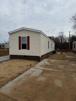 205 Addison St in Oak Grove, KY - Building Photo