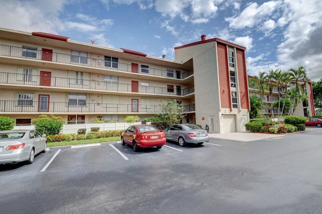 14747 Cumberland Dr-Unit -#307 in Delray Beach, FL - Foto de edificio - Building Photo