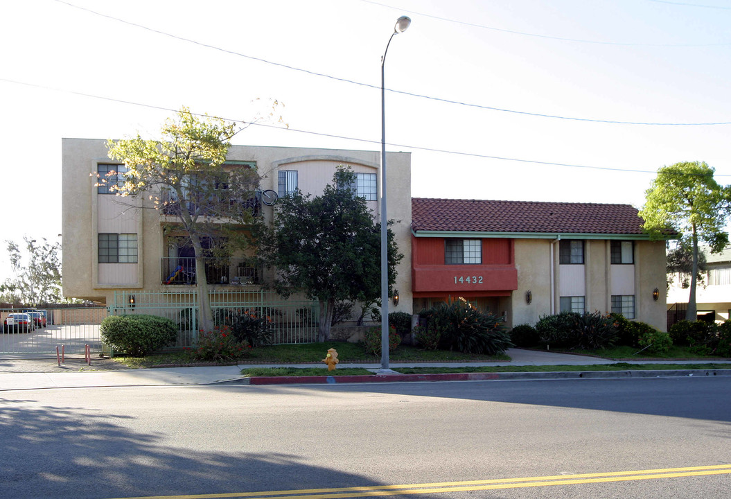 14432 Bledsoe St in Sylmar, CA - Foto de edificio