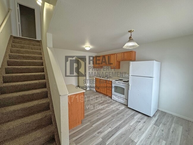 property at 1719 Oakshire Ln