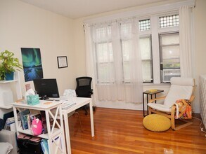223 Saint Paul St, Unit 1 in Brookline, MA - Building Photo - Building Photo
