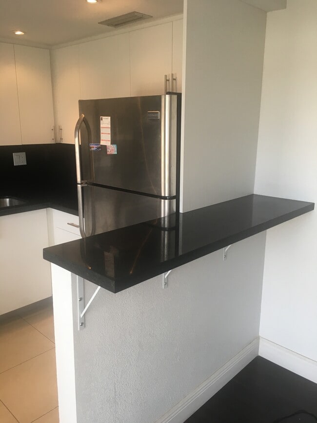 1750 115th NE St, Unit 608 in Miami, FL - Building Photo - Building Photo