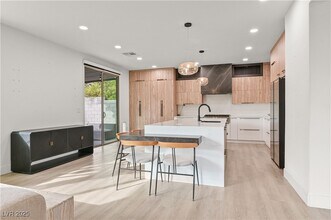 5571 S Spearfish Lake Ct in Las Vegas, NV - Building Photo - Building Photo