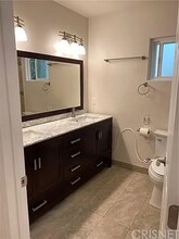 6657 Enfield Ave in Los Angeles, CA - Foto de edificio - Building Photo