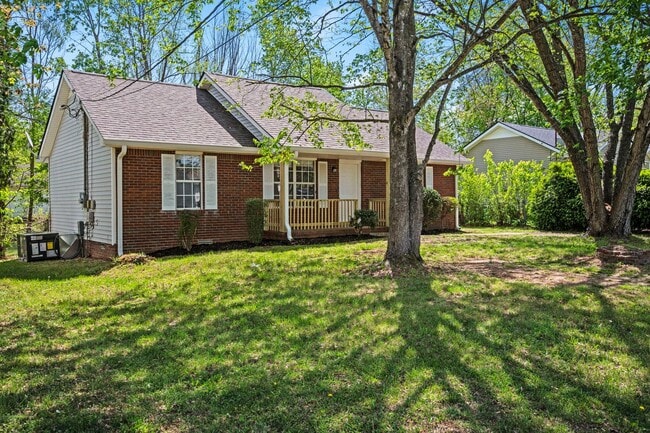 561 Jacquie Dr in Clarksville, TN - Building Photo - Building Photo