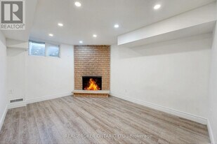 1098 Sawgrass Crescent in Mississauga, ON - Building Photo