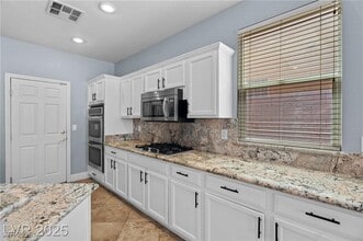 10281 Wolves Den Ln in Las Vegas, NV - Building Photo - Building Photo