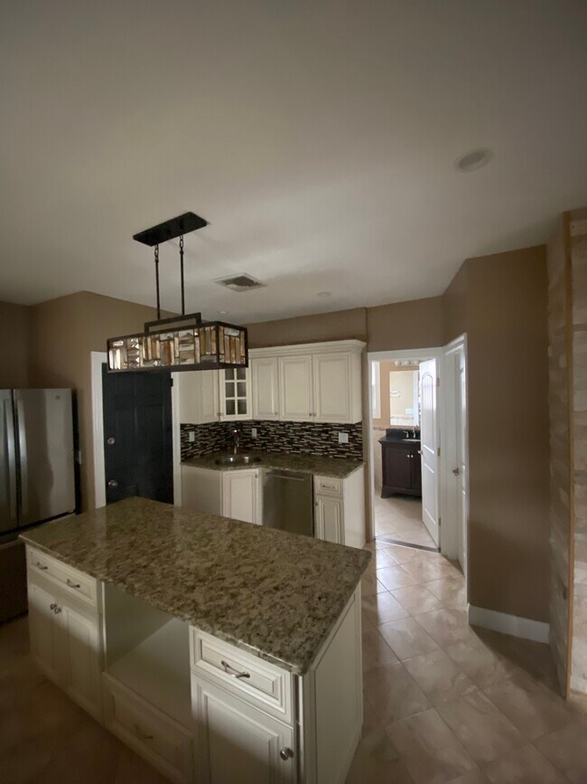 220 Hayward Pl, Unit Floor 2 in Wallington, NJ - Building Photo - Building Photo