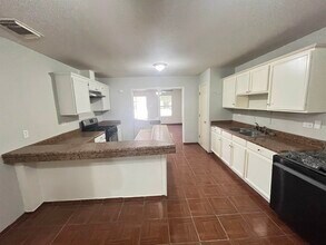 11815 Mohawk Dr in Laredo, TX - Building Photo - Building Photo