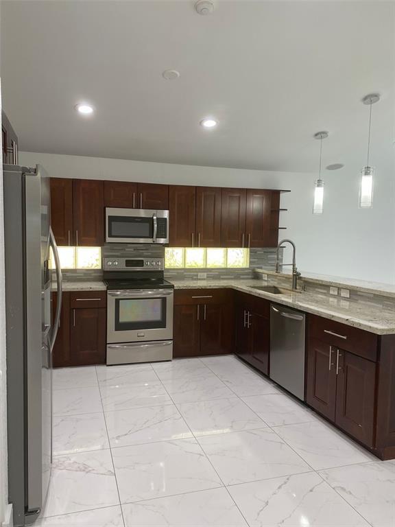 1362 SW 178th Way in Pembroke Pines, FL - Building Photo - Building Photo