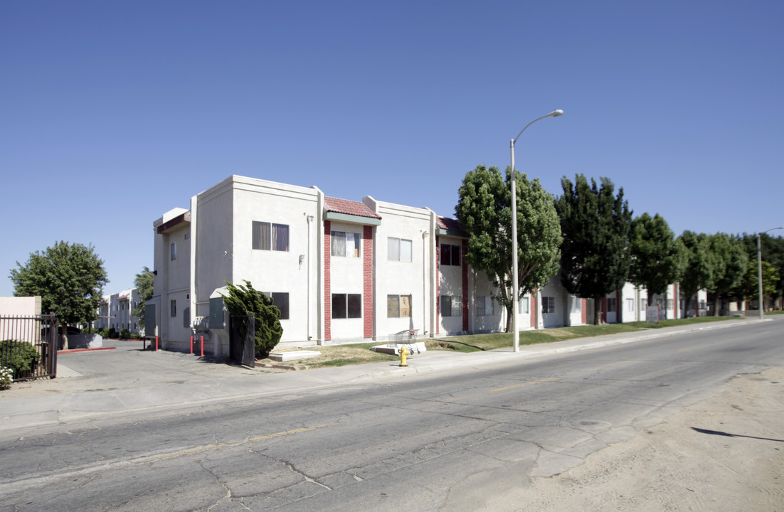 Desert Vista Apartments in Palmdale, CA - Building Photo